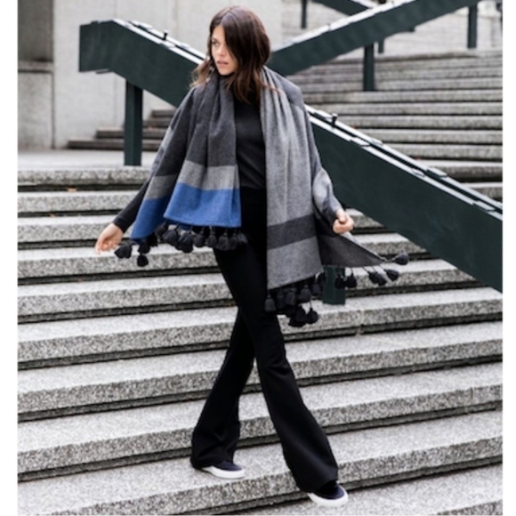 Kit and Ace Stockholm Flared Pull On Ponte Pants  - Size 8 - Picture 4 of 16